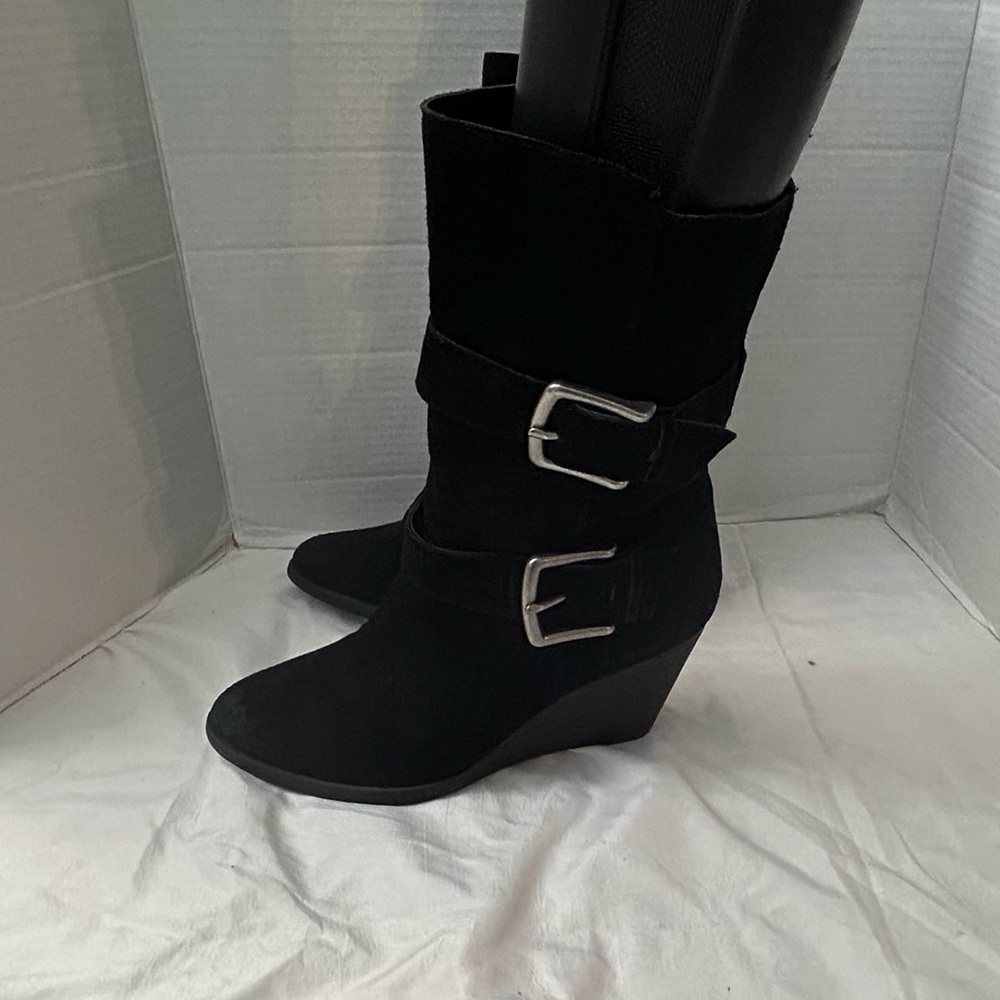 VERY VOLATILE BOOTS